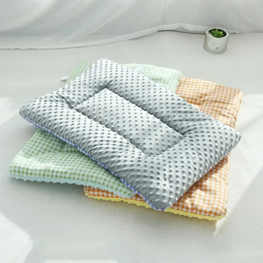 Cozy Cats Mat: The Ultimate Bed and Accessory for Your Feline Friends - Perfect for Kittens and Cats Alike!
